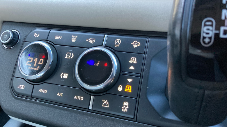 Land Rover Defender 3.0 D300 HSE 110 5dr Auto Diesel Estate